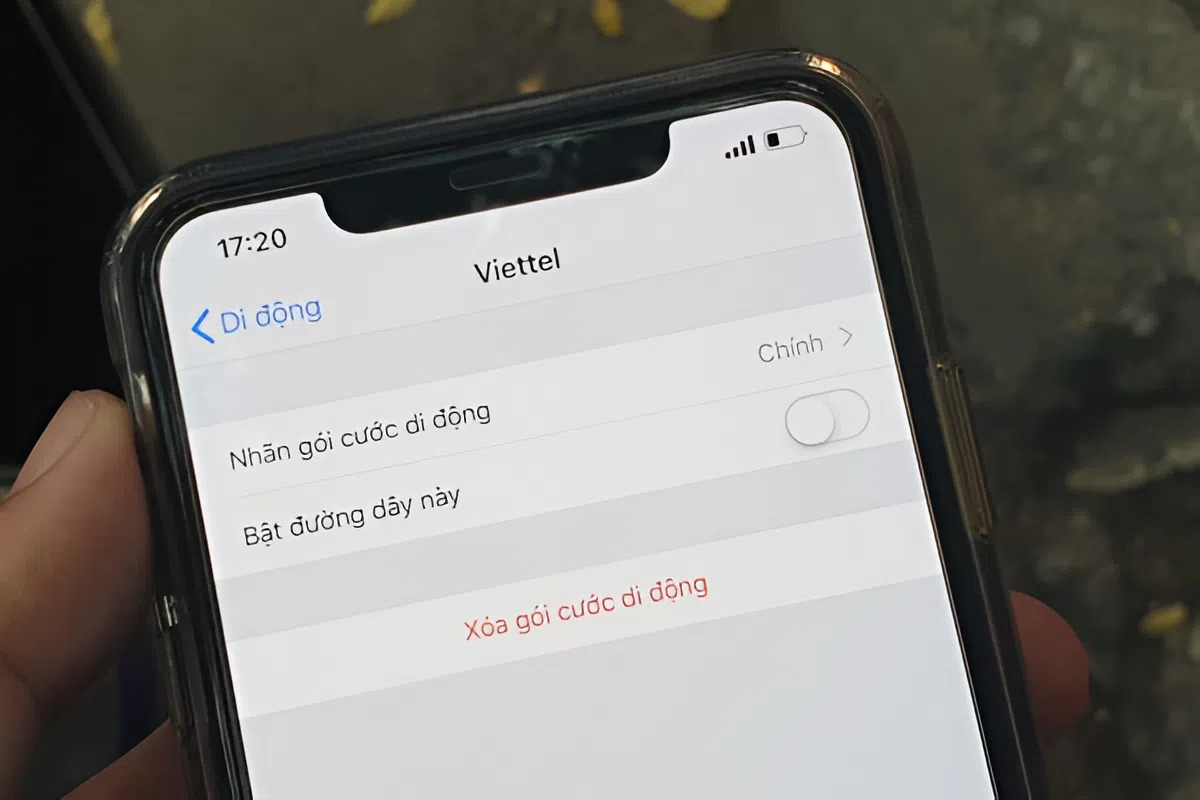 iPhone XS có hỗ trợ eSIM không? Những điều cần biết trước khi cài 7 Kiểm tra khả năng lưu trữ eSIM của iPhone XS bằng cách truy cập vào mục Cài đặt > Di động