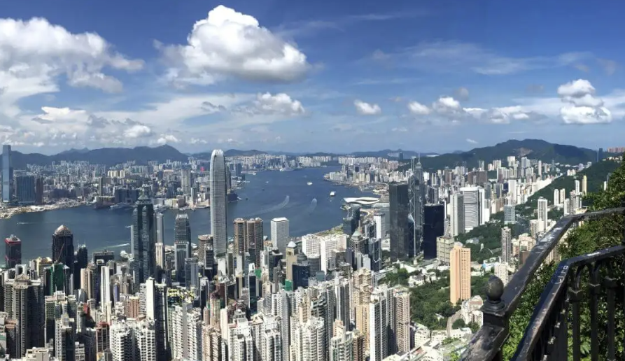 Ngắm toàn cảnh thành phố từ đỉnh Victoria Peak