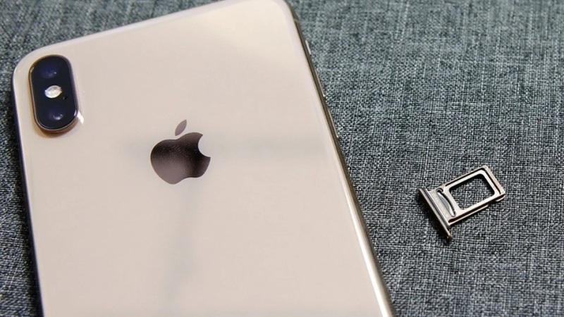 eSIM trên iPhone XS Max cho phép dùng đồng thời SIM vật lý và SIM điện tử